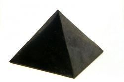 Шунгитовая пирамида