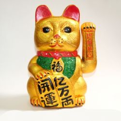 Манеки Неко - кошка золотая
