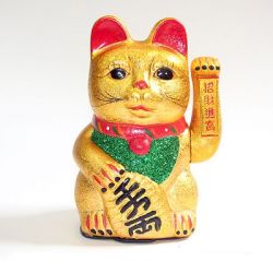 Кошка Манеки Неко купить выгодно, так как это благоприятный символ удачи.